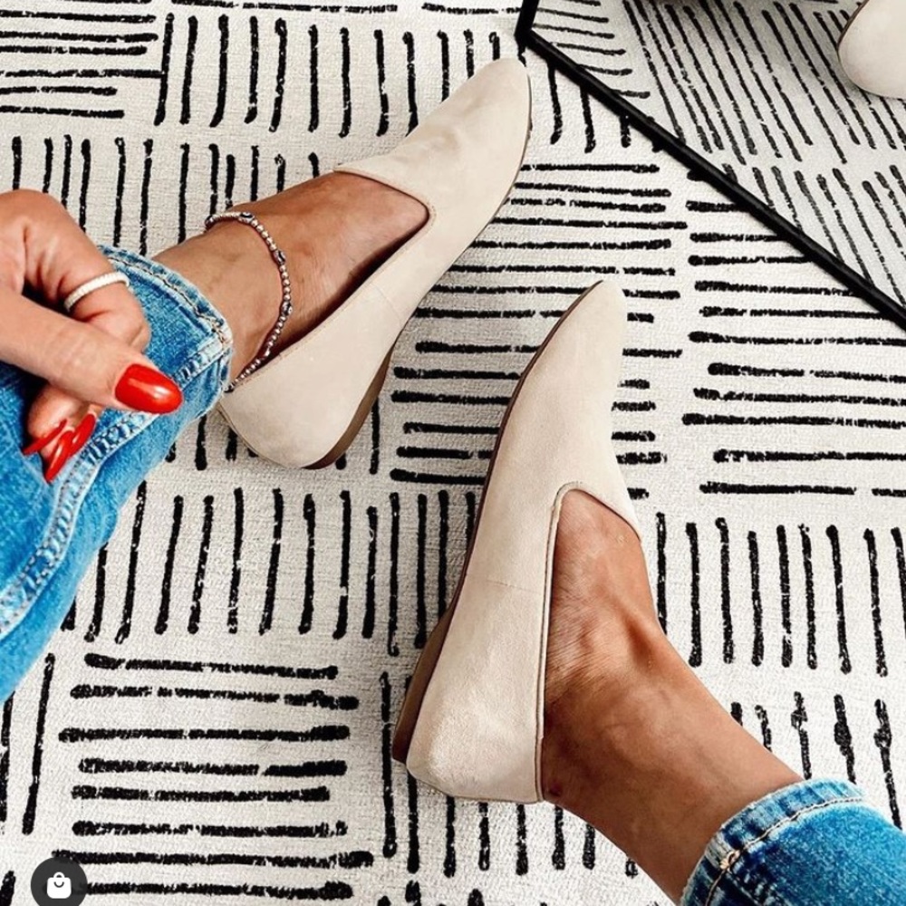 Birdies ‘Heron’ Beige Suede Flats